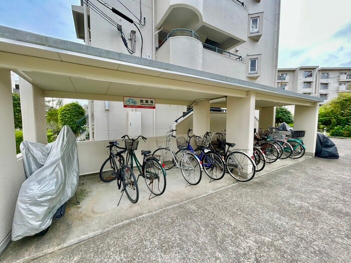 物件外観写真5　(駐輪場)