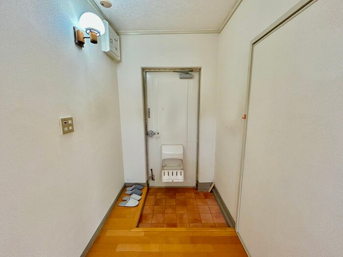 物件内観写真19　(玄関)