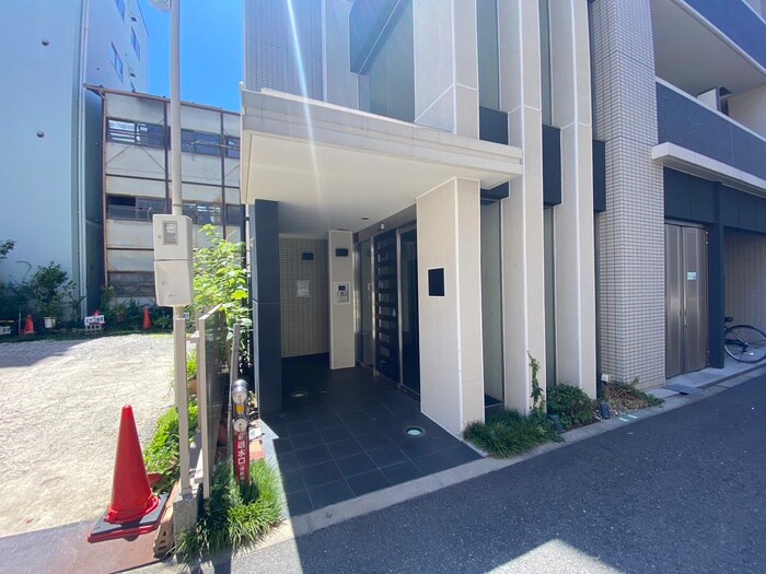 物件外観写真3　(エントランス部分)