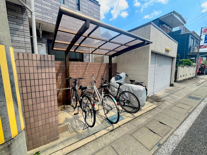 物件外観写真2　(駐輪場)