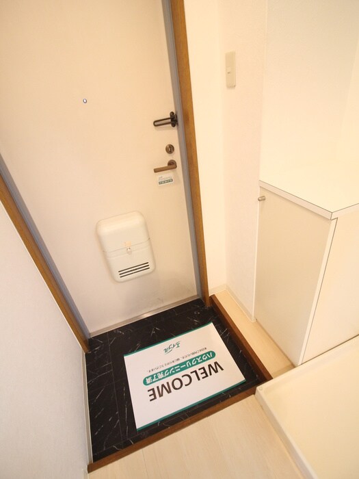 物件内観写真18　(玄関)
