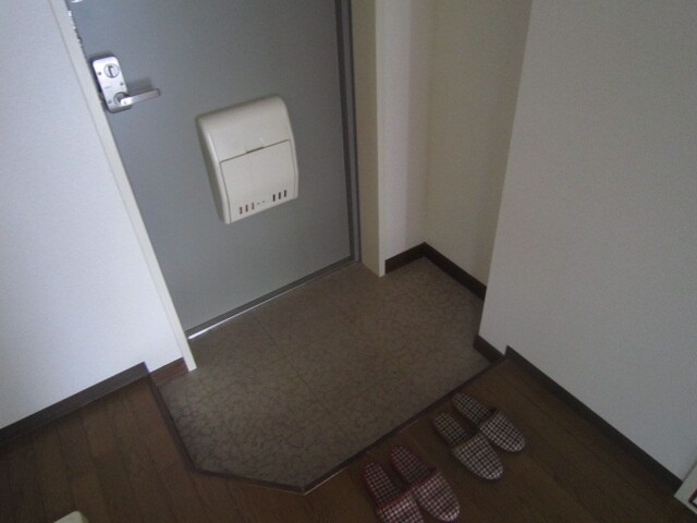 物件内観写真13　(玄関)