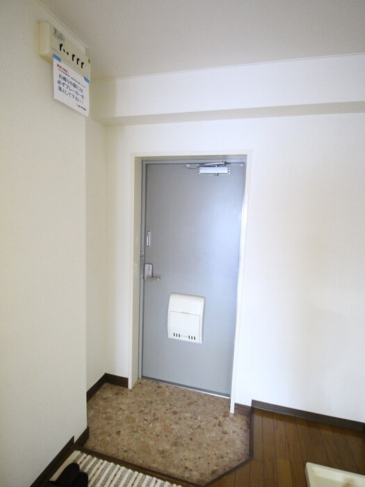 物件内観写真17　(玄関)