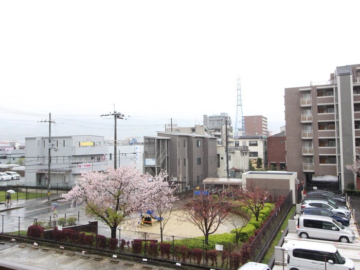 物件内観写真22　(室内からの展望)