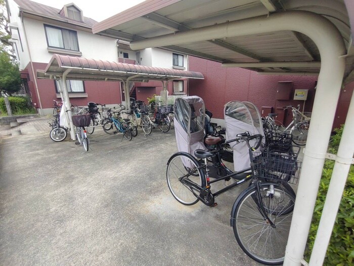 物件外観写真5　(駐輪場)
