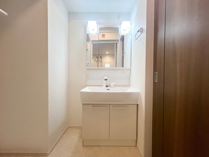 物件内観写真8　(洗面)