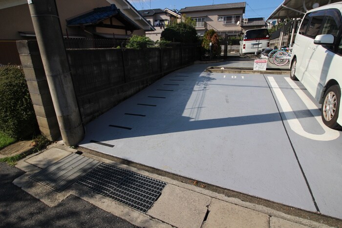 物件外観写真5　(駐車場)