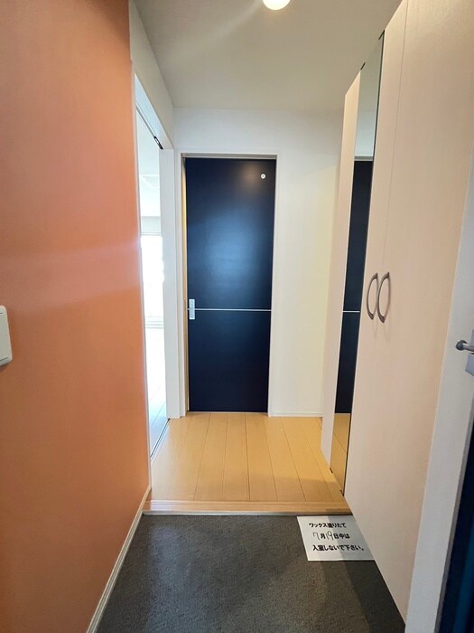 物件内観写真13　(玄関)