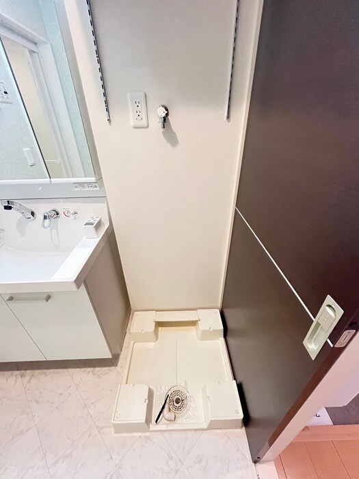 物件内観写真17　(洗濯機置場)