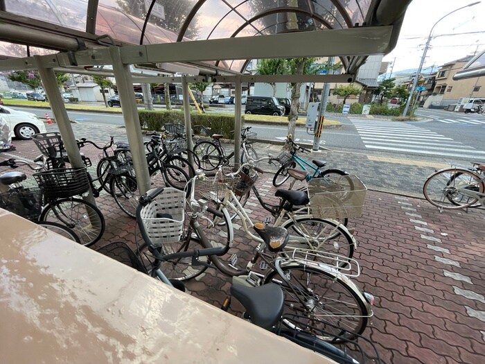 物件外観写真5　(駐輪場)