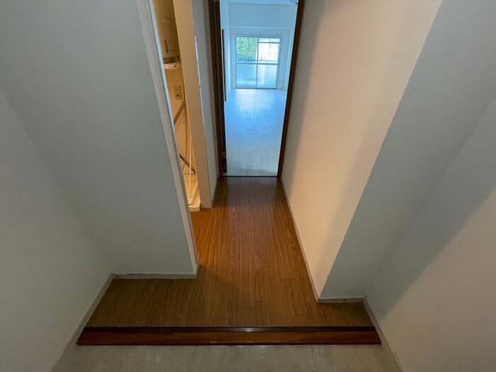 物件内観写真18　(玄関)