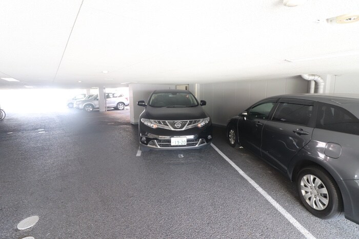 物件外観写真4　(駐車場)