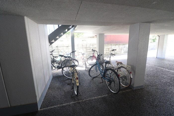 物件外観写真5　(駐輪場)