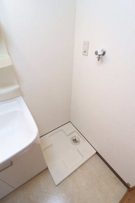 物件内観写真18　(洗濯機置場)