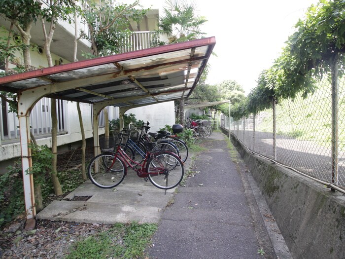 物件外観写真4　(駐輪場)