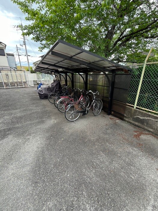 物件外観写真5　(駐輪場)