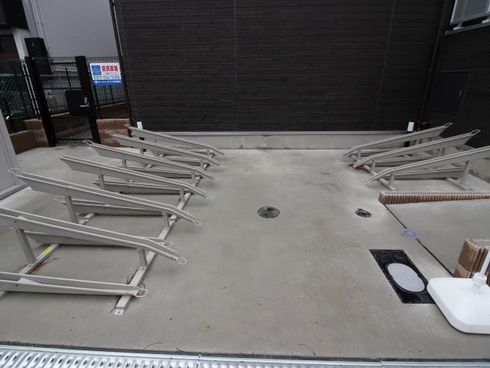 物件外観写真3　(駐輪場)