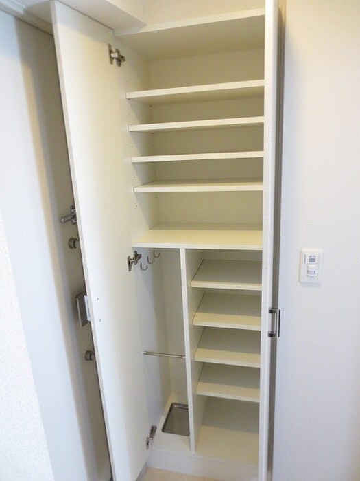 物件内観写真15　(靴箱)