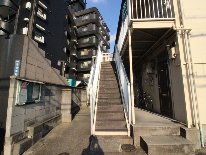 物件外観写真6　(エントランス部分)