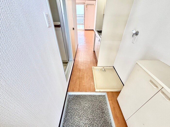 物件内観写真16　(玄関)