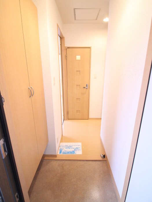 物件内観写真8　(玄関)