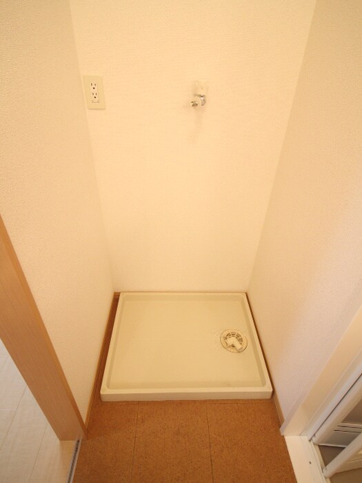 物件内観写真16　(洗濯機置場)