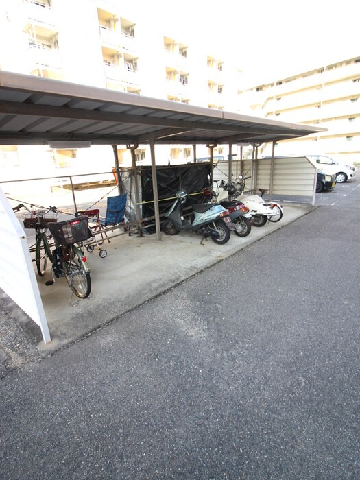 物件外観写真3　(駐輪場)