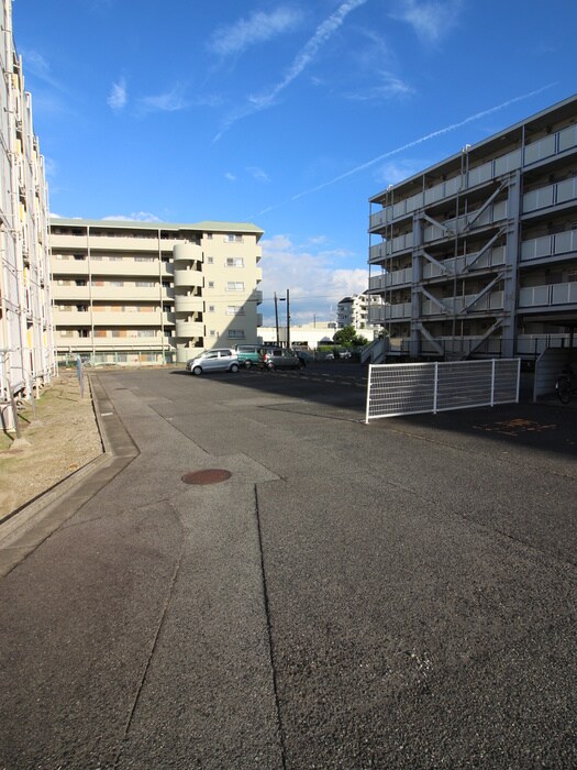 物件外観写真4　(駐車場)