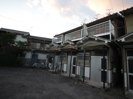 樟葉中町前川1/3借家外観写真