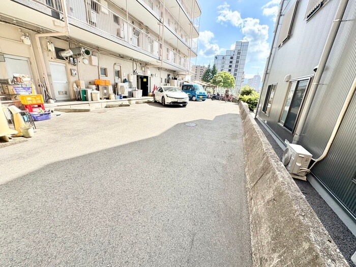 物件外観写真2　(駐車場)