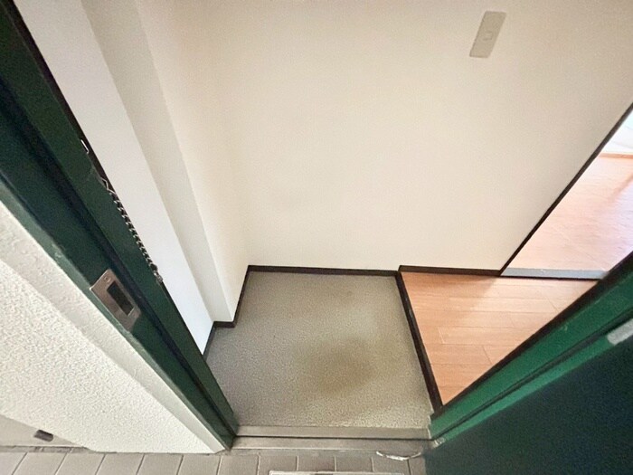 物件内観写真13　(玄関)