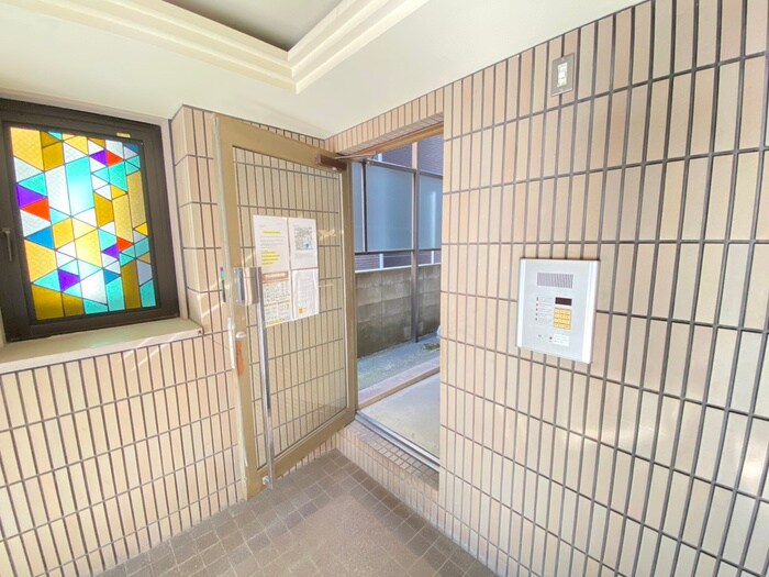 物件外観写真2　(エントランス部分)