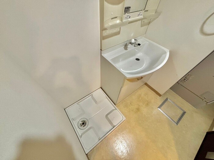 物件内観写真16　(洗濯機置場)