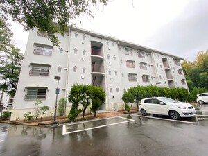 醍醐上ノ山団地Ａ１棟（１０２）外観写真