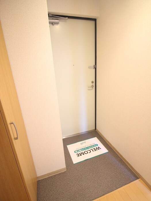 物件内観写真7　(玄関)