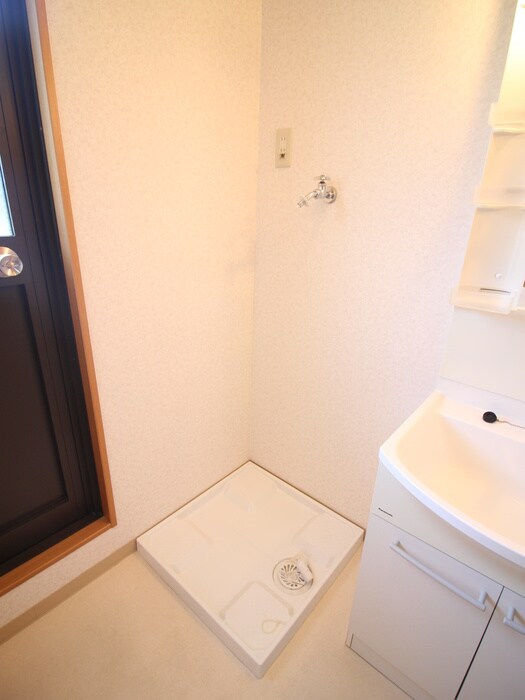 物件内観写真9　(洗濯機置場)