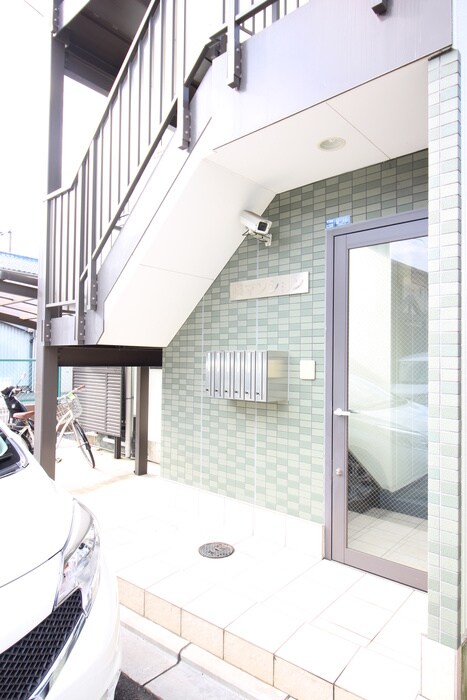 物件外観写真3　(エントランス部分)