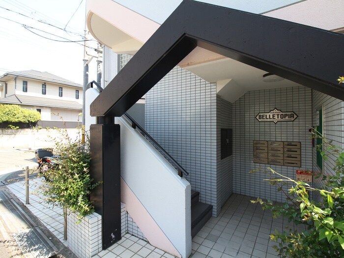 物件外観写真5　(エントランス部分)