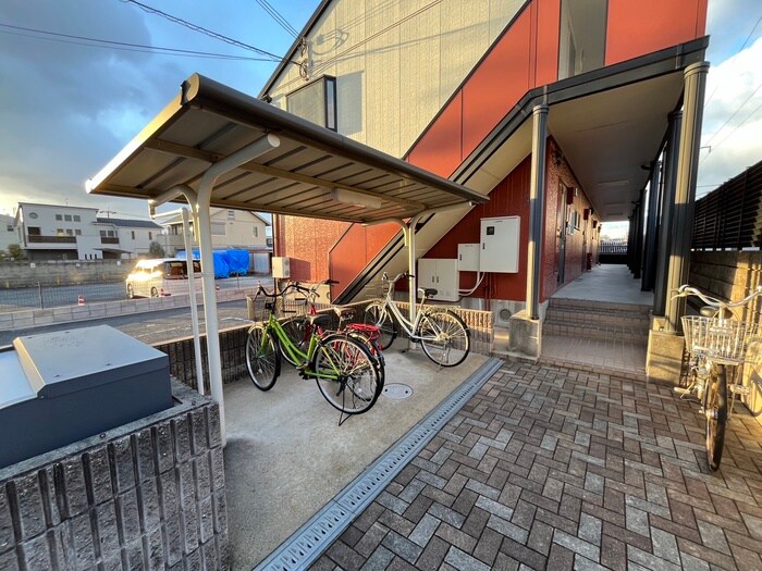 物件外観写真4　(駐輪場)