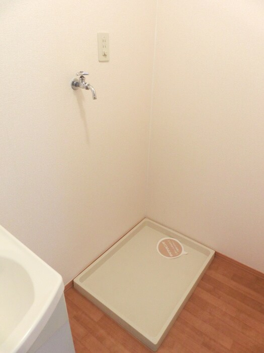 物件内観写真13　(洗濯機置場)