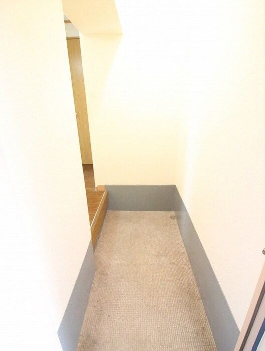 物件内観写真16　(玄関)