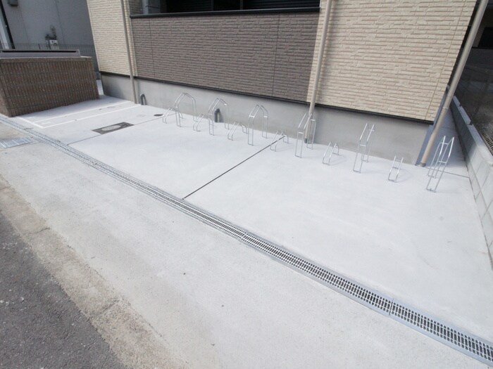 物件外観写真3　(駐輪場)