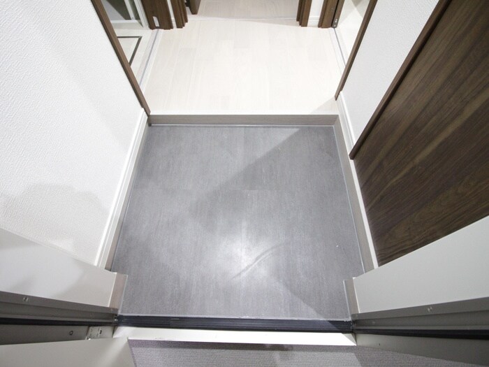 物件内観写真16　(玄関)