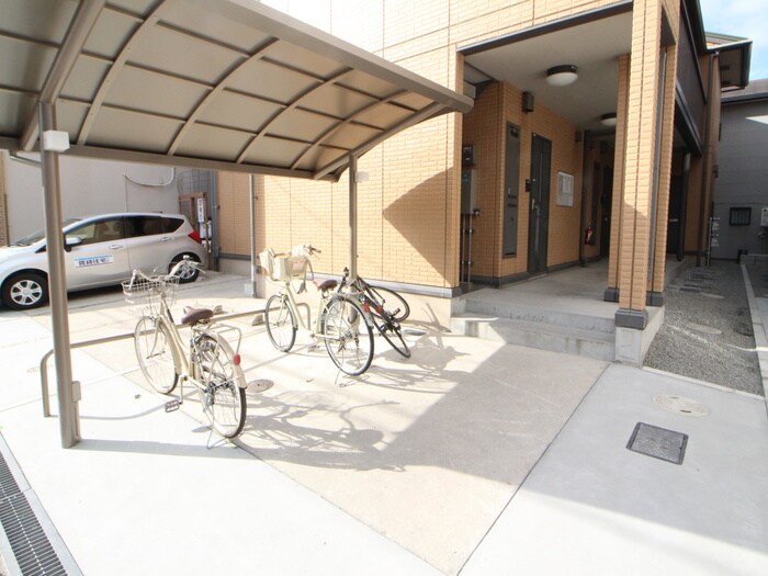 物件外観写真3　(駐輪場)