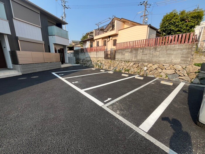 物件外観写真4　(駐車場)