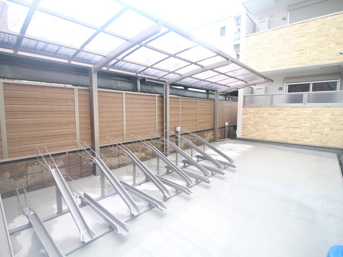 物件外観写真5　(駐輪場)