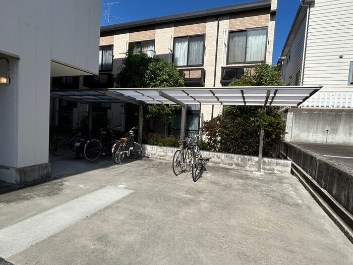 物件外観写真6　(駐輪場)