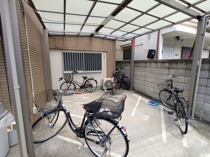 物件外観写真4　(駐輪場)