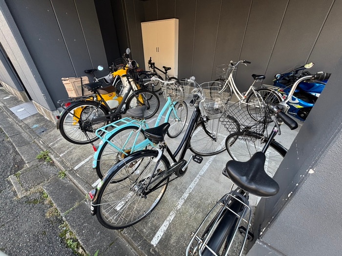 物件外観写真5　(駐輪場)