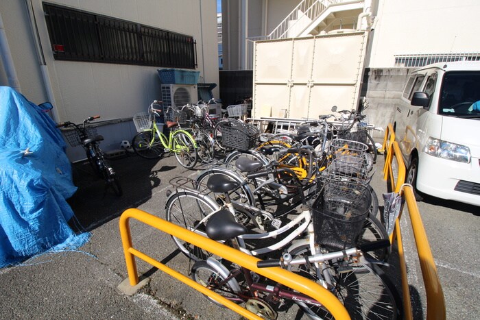 物件外観写真4　(駐輪場)
